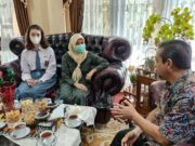 Terima Audiensi Pertukaran Pelajar Dari Negara Polandia, Hadi Mulyadi Ajak Maria Untuk Ikut Upacara Sumpah Pemuda