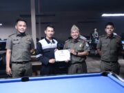 Satpol PP Bontang Beri Piagam Apresiasi Kepada Pelaku Usaha, Tertib Saat Ramadan