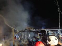Panik! Rumah di Samarinda Terbakar Saat Warga Tidur Operasi Gabungan Pemadam Kebakaran, Kamis (24/08/2023). (Headlinekaltim)