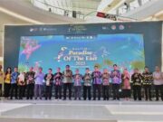 Hadiri Acara Kaltim Paradise Of The East, Ketua Komisi II DPRD Kaltim Nidya Listiyono Tingkatkan Kapasitas UMKM Foto bersama dalam acara pembukaan Kaltim Paradise of the East di Big Mall (Sumber: Instagram/dprdkaltimofficial)