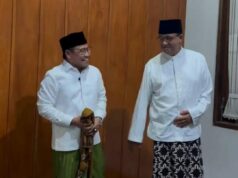 Humor dan Kocak! Cak Imin Nyelepet Anies Saat Jelaskan Fungsi Sarung Muhaimin Iskandar dan Anies Baswedan (foto:X/Anies Baswedan)