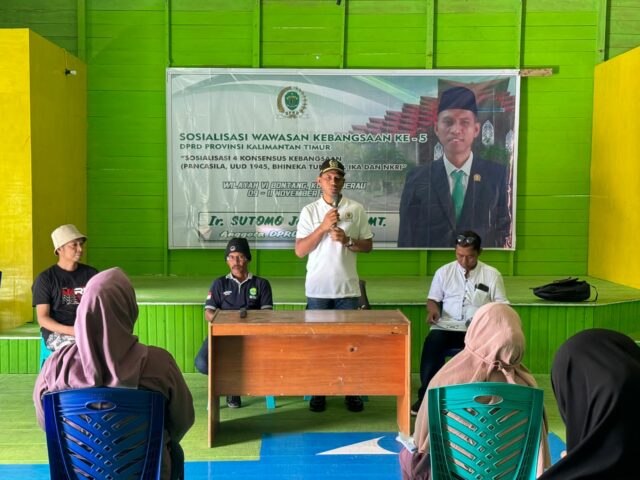 Anggota DPRD Kaltim Sutomo Jabir sosialisasi wawasan kebangsaan di kampung Pegat Batumbuk Kecamatan Pulau Derawan Kabupaten Berau. (Resky)