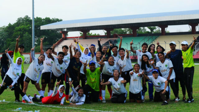 Skuad Sepakbola Putri Kaltim yang lolos ke PON XXI/2024. (asprov pssi)