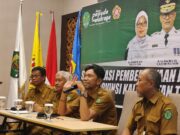 Tutup Sosialisasi Pemberdayaan Karang Taruna, Kadispora Kaltim: Pemuda yang Jadi Tumpuan Bangsa Indonesia Kepala Dinas Pemuda dan Olahraga (Dispora) Kalimantan Timur (Kaltim) Agus Hari Kesuma (AHK) menutup Sosialisasi Pemberdayaan Karang Taruna Pemuda Kaltim tahun 2023 di Hotel Aston, Jl P. Hidayatullah, Samarinda. (dispora kaltim)