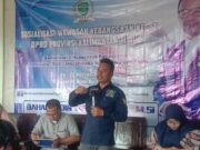 Sosialisasi dengan Masyarakat Kukar, Baharuddin Demmu Jelaskan Makna Wawasan Kebangsaan Ketua Komisi I anggota DPRD Kaltim, Bahruddin Demmu sosialisasi wawasan kebangsaan di Desa Muara Badak Ulu. (Dok Mujahidin Sapri)