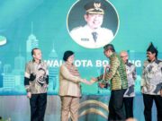 Kembali Ukir Prestasi, Wali Kota Bontang Terima Penghargaan Nirwasita Tantra
