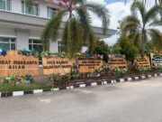 Karangan Bunga Bernada Protes Hiasi Pelantikan Pimpinan DPRD Kutai Timur