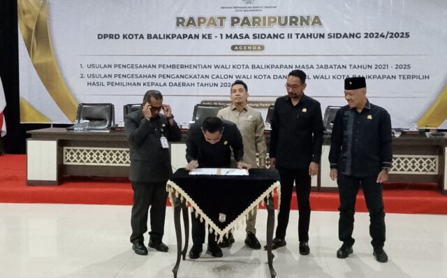 DPRD Balikpapan menggelar rapat paripurna usulan pengesahan pemberhentian Wali Kota Balikpapan masa jabatan 2021-2025 dan pengangkatan Wali Kota serta Wakil Wali Kota terpilih hasil Pilkada 2024, Rabu 15 Januari 2025. (Dok: koran seruya)