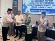 Akmal Malik Harap Masyarakat Pikirkan Masa Depan para Juara Pj Gubernur Kaltim Akmal Malik bersama Sekda Kaltim Sri Wahyuni (dok: Humas Provkaltim)