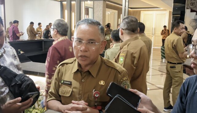 Plt Kepala Dinas Pendidikan dan Kebudayaan (Disdikbud) Kaltim), Irhamsyah, saat ditemui awak media di Pendopo Etam, Senin 20 Januari 2025. (Dok: katakaltim)