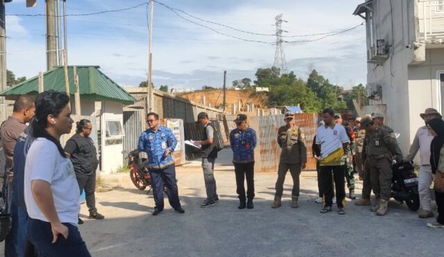 Proses pembangunan proyek gedung Grand Valley 2, di Gunung Guntur, Balikpapan Tengah, Kota Balikpapan, diberhentikan sementara, Jumat 17 Januari 2025. (Dok: koran seruya)