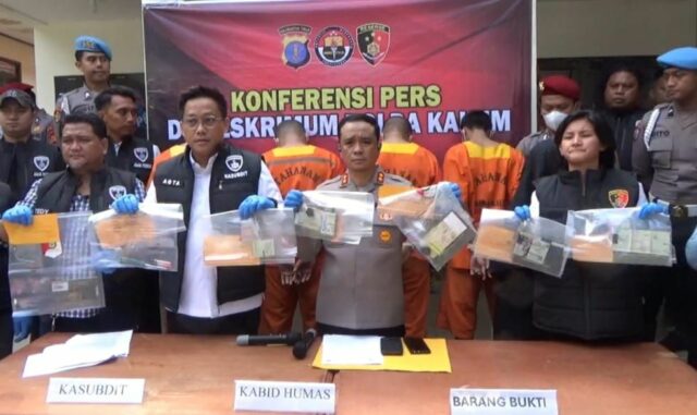 Polda Kalimantan Timur tunjukkan barang bukti sindikat pencurian motor (dok. Kaltimkoranseruya)