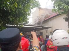 Api Melalap 1 Bangunan di Sungai Pinang, Diduga Penyebab Arus Pendek Listrik Kebakaran melanda 1 bangunan di Jalan Sentosa Dalam 2 RT. 82, Kelurahan Sungai Pinang Dalam, Kecamatan Sungai Pinang, Kota Samarinda, Minggu, 5 Januari 2025. (Dok: koranseruya)