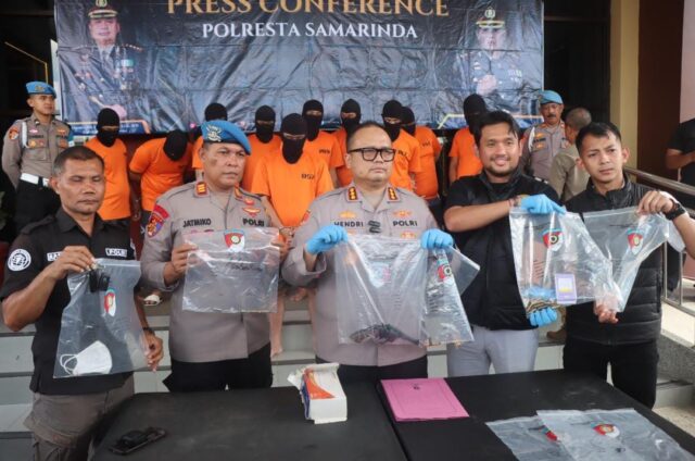 Samarinda Polresta Samarinda mengungkap aktor intelektual di balik kasus penembakan yang menewaskan pria berinisial D di depan Tempat Hiburan Malam (THM) Crown pada Minggu, 4 Mei 2025 dini hari. (Dok: katakaltim)