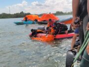 1 Korban KMP Muchlisa yang Tenggelam Ditemukan di Badan Kapal 1 korban tenggelam di Teluk Balikpapan ditemukan Tim SAR, Selasa 6 Mei 2025 (dok: hlm/katakaltim)