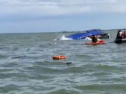 Breaking News: Kapal Tenggelam di Teluk Balikpapan Kapal Muatan Penumpang (KMP) atau kapal feri yang melayani rute Balikpapan-Penajam dilaporkan tenggelam di perairan Penajam, Kabupaten Penajam Paser Utara (PPU), pada Senin (5/5/2025) sekitar pukul 14.30 WITA.