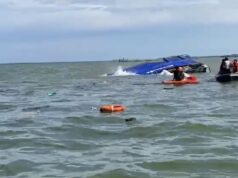 Breaking News: Kapal Tenggelam di Teluk Balikpapan Kapal Muatan Penumpang (KMP) atau kapal feri yang melayani rute Balikpapan-Penajam dilaporkan tenggelam di perairan Penajam, Kabupaten Penajam Paser Utara (PPU), pada Senin (5/5/2025) sekitar pukul 14.30 WITA.