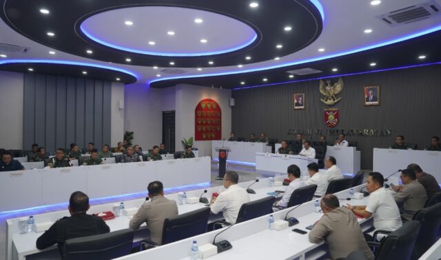 TNI Deputi Bidang Koordinasi Politik Dalam Negeri Kemenko Polhukam, Mayjen TNI Heri Wiranto, menyoroti maraknya tindakan premanisme yang mengatasnamakan organisasi masyarakat (Ormas).