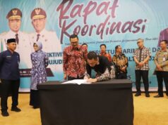 Peluncuran Program Internet Gratis Kaltim Diawali di 4 Desa di Maratua Penandatanganan rencana Pemprov Kaltim hadirkan internet di setiap desa (dok: ist)