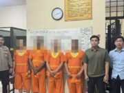 Polda Kaltim Tangkap 4 Penagih dengan Pengancaman Tersangka pemaksaan dan pemerasan (dok: Humas Polda Kaltim)