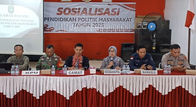 Kukar Pemerintah Kabupaten (Pemkab) Kutai Kartanegara melalui Badan Kesatuan Bangsa dan Politik (Kesbangpol) melaksanakan sosialisasi pendidikan politik bagi masyarakat.