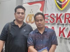 Penyidik BAP Saksi Terpidana Rohmad dalam Kasus Eks Hotel Tirta Balikpapan Saksi Nizar Firdaus didampingi pengacaranya Mardiansyah, usai menjalani pemeriksaan di Ditreskrimsus Polda Kaltim dalam kasus dalam kasus tambang galian c ilegal dan kerusakan lingkungan di eks Hotel Tirta Balikpapan, Selasa (27/5/2025). (Dok: hlm/katakaltim)