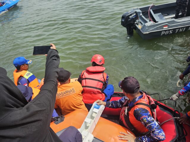 Penemuan korban kapal tenggelam di Penajam (dok: seruya)