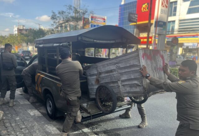 Satpol PP Balikpapan tertibkan Gepeng (dok: katakaltim)