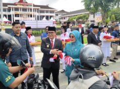 Pupuk Rasa Nasionalisme, Pemkot Balikpapan Bagi-bagi 4 Ribu Bendera Pemerintah Kota (Pemkot) Balikpapan membagikan sebanyak 4 ribu bendera merah putih kepada warga Kota Balikpapan dalam rangka memupuk rasa nasionalisme.
