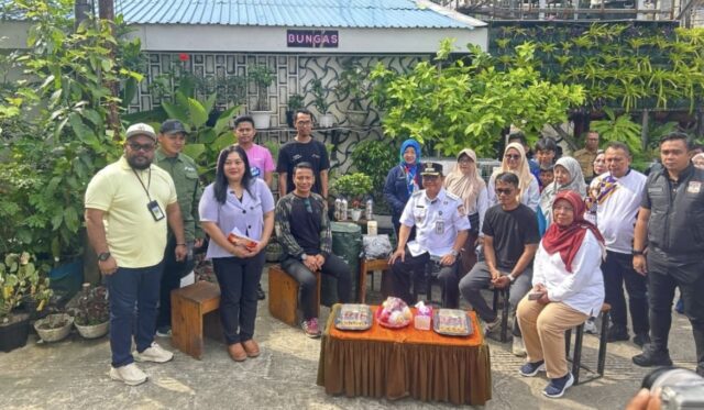 Balikpapan DLH Balikpapan menggelar Aksi Bersih Sampah Plastik yang dilaksanakan di RT 69, Kelurahan Gunung Sari Ilir (Kampung Bungas), Kecamatan Balikpapan Tengah Rabu (4/6/2025)