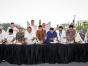 Otorita IKN Eksekusi Proyek Pembangunan Melalui Sistem Tender Terbuka Penandatanganan kontrak tujuh paket pekerjaan pembangunan infrastruktur jalan dan dua paket pekerjaan pengawasan proyek di Kawasan Inti Pusat Pemerintahan (KIPP), serta perjanjian kerja sama dengan tenant pelopor layanan publik. (Dok: OIKN)