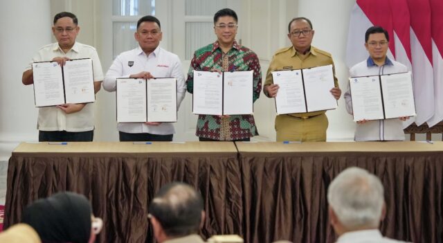 IKN Otorita IKN melalui Badan Usaha Otorita (BUO), PT Bina Karya (Persero), menandatangani nota kesepahaman (MoU) dengan sejumlah Badan Usaha Milik Daerah (BUMD) dan Badan Layanan Umum Daerah (BLUD) Pemerintah Provinsi DKI Jakarta.