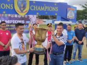Tumbangkan RRB PLR, Bilgis Keysa FC Raih Juara Danlanud Cup XXVI Danlanud Dhomber Balikpapan Kolonel Pnb Fata Patria menyerahkan trophy bergilir Danlanud Cup XXVI Tahun 20205 kepada tim Bilqis Keysa FC yang keluar sebagai juara di Stadion Bima Sakti Lanud Dhomber Balikpapan, Minggu (29/6/2025)