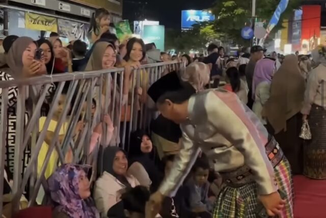 Wawali Kota Bontang, Agus Haris saat menyapa warga dalam agenda BCC (foto: seruya)