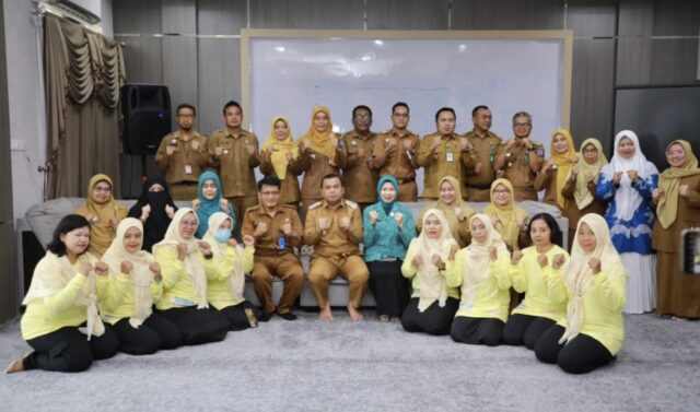 Wakil Wali (Wawali) Kota Bontang, Agus Haris melepas 8 kader Posyandu terbaik pada Selasa (21/10/2025)