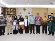 Pemkot Bontang Lantik 3 Pejabat Fungsional, Ingatkan Kerja Keras dan Profesional Pelantikan dan Pengambilan Sumpah pejabat fungsional di Ruang Kerja Wali Kota, Jumat (24/10/2025) (foto: prokompim)