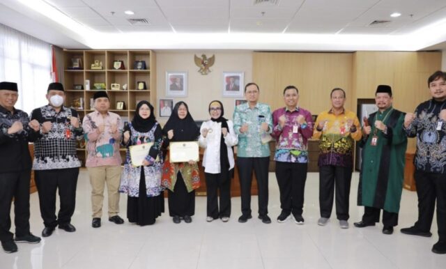 Pelantikan dan Pengambilan Sumpah pejabat fungsional di Ruang Kerja Wali Kota, Jumat (24/10/2025) (foto: prokompim)