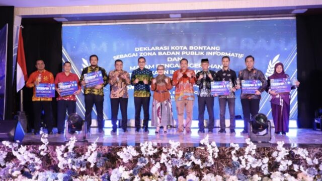 Pemerintah Kota (Pemkot) Bontang mendeklarasikan diri sebagai Zona Badan Publik Informatif, Rabu malam (26/11/2025)