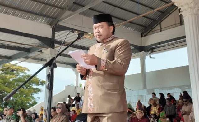 Agus Haris Wawali Kota Bontang, Agus Haris dalam acara peringatan Hari Guru Nasional (foto: seruya)