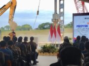 Groundbreaking Pabrik Soda Ash, Wali Kota Bontang Menyebut Sejalan dengan Visi Misi Pemkot Wali Kota Bontang, Neni Moerniaeni, menghadiri Groundbreaking Pabrik Soda Ash PT Pupuk Kalimantan Timur (PKT) di kawasan industri PKT, Jumat (31/10/2025) (foto: seruya)