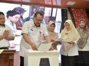 Pemkot Bontang Dorong Peningkatan Layanan Perpustakaan untuk Penguatan SDM PJ Sekretaris Daerah (Sekda) Kota Bontang, Akhmad Suharto mewakili Wali Kota, Neni, menghadiri DPK Award Tahun 2025 (foto: PPID)