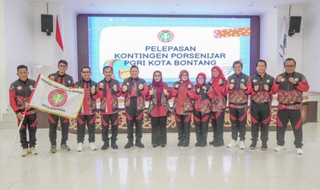 Pemerintah Kota (Pemkot) Bontang melepas kontingen Persatuan Guru Republik Indonesia (PGRI) Kota Bontang menuju ajang Pekan Olahraga, Seni dan Pembelajaran (PORSENIJAR)