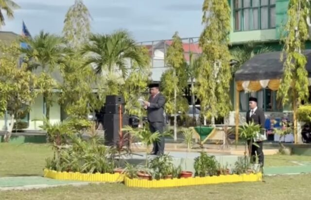 Pemerintah Kota (Pemkot) Bontang menggelar upacara peringatan Hari Pahlawan Tahun 2025 di Halaman Makodim 0908 Bontang, Senin (10/11/2025) (foto: seruya)