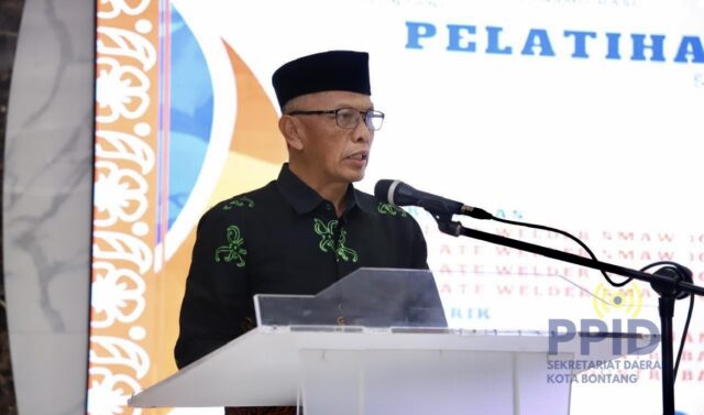 Asisten Perekonomian dan Pembangunan, Sony Suwito Adicahyono, saat mewakili Wali Kota Bontang menutup Pelatihan Berbasis Kompetensi APBD 2025 di Auditorium 3 Dimensi, Kamis (27/11/2025).