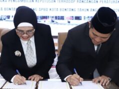 Bontang Hadapi Defisit Fiskal, APBD 2026 Ditetapkan Rp 1,99 Triliun Pasca Penurunan Drastis Dana Pusat Wali Kota Bontang Neni Moerniaeni bersama Ketua DPRD Kota Bontang sepakati APBD 2026 (foto: prokompim)