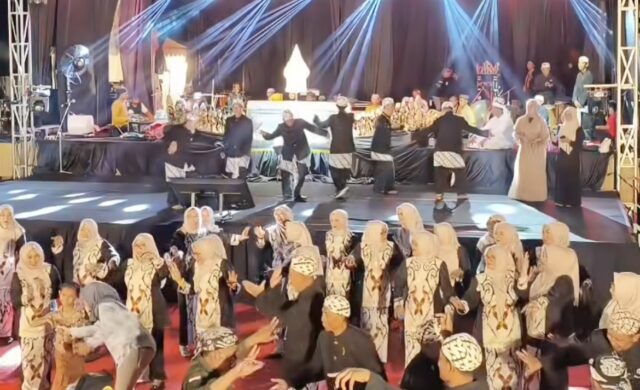 Pertunjukan seni dalam pagelaran seni budaya dan kuliner Sunda di Kota Bontang (foto: seruya)