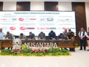 Pembangunan Kawasan Legislatif dan Yudikatif IKN Dimulai. Delapan Kontrak Resmi Ditandangani Otorita Ibu Kota Nusantara (IKN) menandai kemajuan signifikan dalam pembangunan Kawasan Legislatif dan Yudikatif menuju target Ibu Kota Politik 2028 melalui penandatanganan delapan paket kontrak pembangunan yang berlangsung di Kantor Kemenko 4 IKN pada Kamis (04/12/2025). Hingga saat ini, sebanyak 20 dari total 28 paket pekerjaan Tahap 2 (2025–2029) telah ditandatangani, terdiri dari 14 paket pembangunan fisik dan 6 paket manajemen konstruksi/supervisi.