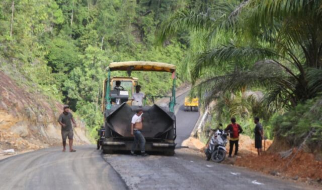 Ilustrasi proyek pembangunan jalan di Kaltim. (Foto : Ist)