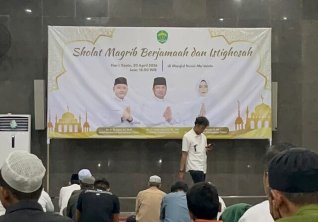 Pemprov Kaltim menggelar Shalat Istighosah Berjamaah Kaltim di Masjid Nurul Mu’minin, kompleks kantor Gubernur Kaltim, Samarinda Ulu, pada Senin (20/4/2026) malam.