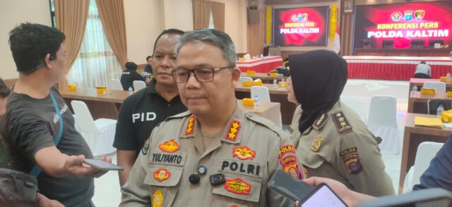 Polda Kaltim mempersilakan jurnalis yang diintimidasi saat meliput aksi demonstrasi “214” di Samarinda untuk menempuh jalur hukum dengan mengajukan pengaduan resmi.